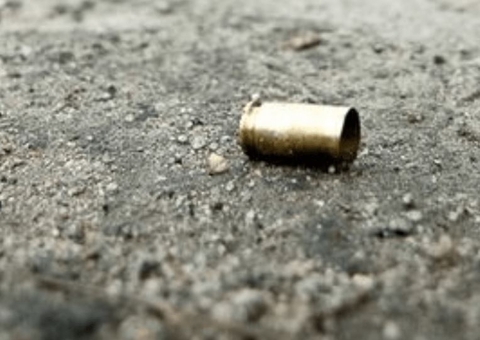 Homem é assassinado a tiros no meio da rua em Manaus