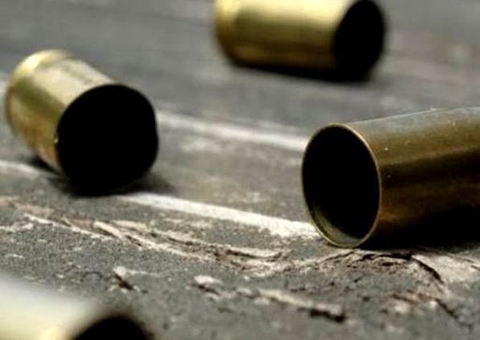 Detento do semiaberto leva cinco tiros em rua de Manaus