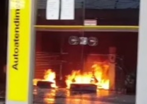 Mais duas agências bancárias são alvos do Comando Vermelho em Manaus; Vídeo