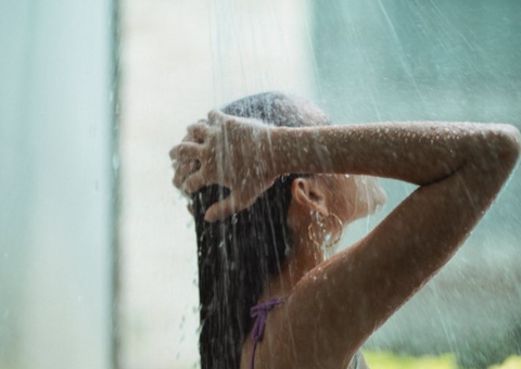 Elimina o estresse e mais; conheça os benefícios de tomar banho pela manhã