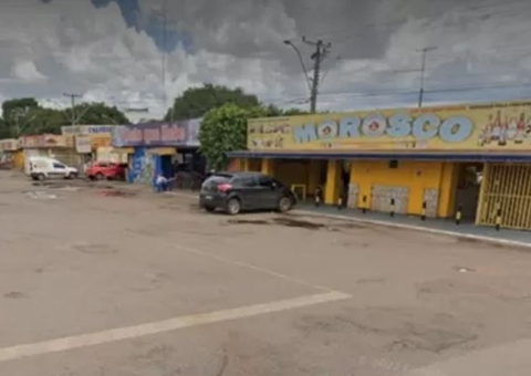 Homem é morto a facadas ao defender mulher em bar