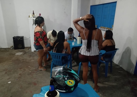 Comerciante é preso após fingir não escutar ordem para fechar bar em Manaus