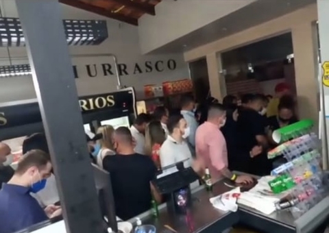 Bares em Manaus são fechados por aglomeração 