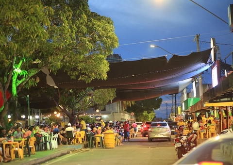 Bares do Eldorado são notificados para retirar ‘puxadinho’ de lonas feito sobre rua