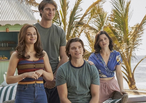 Elle tem que fazer escolha difícil no trailer de A Barraca do Beijo 3