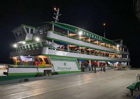 Polícia apreende barco com colunas de ferro entupidas de drogas no Amazonas