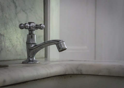 Lavar pênis na pia após sexo faz mal à saúde; médico explica