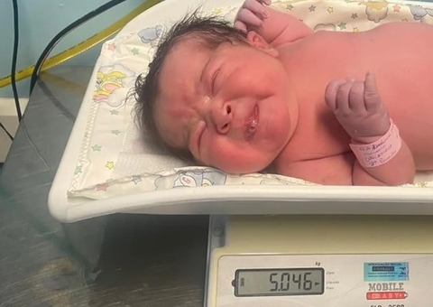 'Superbebê' nasce em hospital com mais de 5 kg e surpreende médicos
