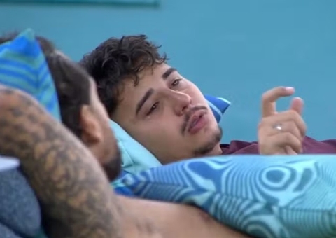 BBB 26: Aos prantos, Pedro confessa para Brígido que já traiu a esposa