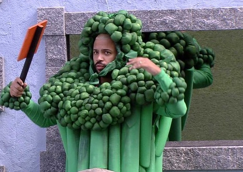 Projota se revolta ao fazer fila para raio-X: ‘bando de filho da p***’