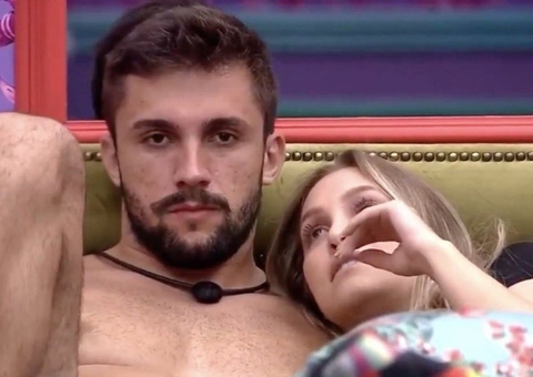 Arthur dispensa Carla e atriz rebate: vai dormir de conchinha com Projota?