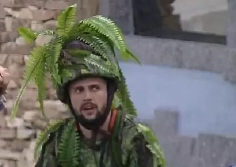 Irritado, Arthur 'briga' com produção do BBB21 e leva punição