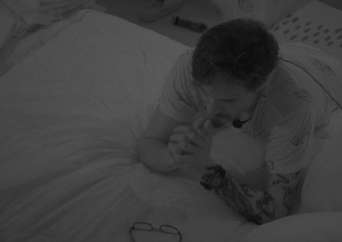 Após errar na votação, Eli chora com eliminação de Larissa: 'loucura isso aqui'