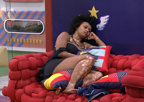 Natália chora após se desentender com Jessi: 'a gente só dá aquilo que a gente tem'