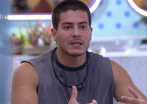 Arthur cogita estar em paredão falso contra Jade no BBB22