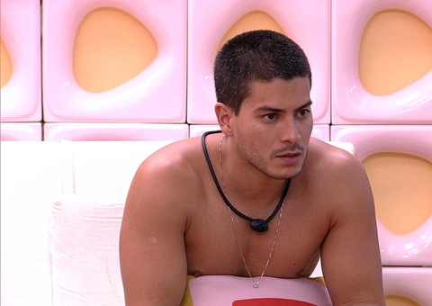 Preocupado, Arthur questiona Gustavo sobre paredão: 'tu acha que é falso?'