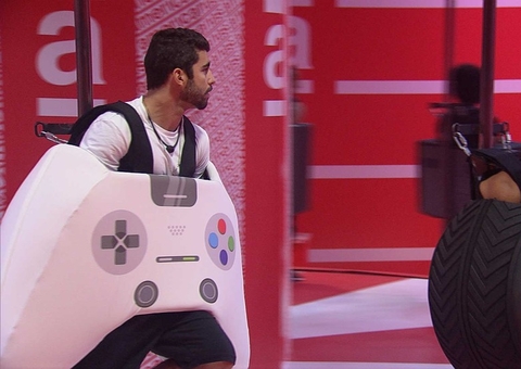 Aperreado para fazer xixi, Scooby cogita desistir da prova do líder