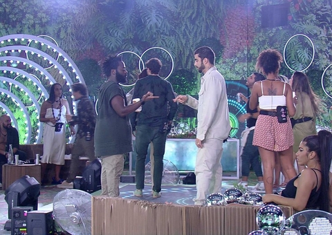 Douglas Silva comenta sobre Arthur Aguiar: 'ele vai acabar desistindo'