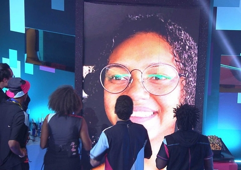 Única mulher no TOP 7 do BBB22, Jessi ganha abraço coletivo de brothers