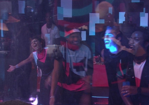 Filipe Ret e L7nonn cantam 'Me sinto abençoado' e levam PA e Scooby ao delírio