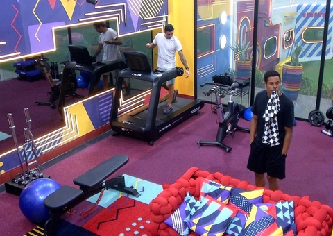 Após discutir com Arthur, Scooby se desentende com PA no BBB22