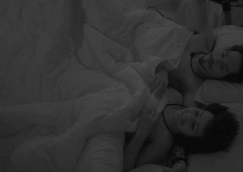 Na cama com Eliezer, Natália desabafa: 'Quem nunca chorou por macho na vida?'