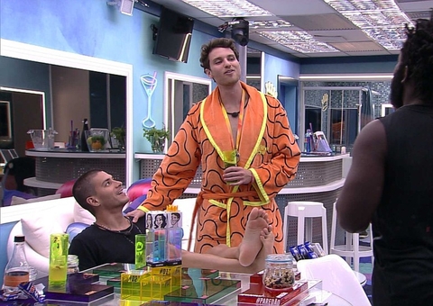 Arthur ironiza Jade ao brincar com Lucas sobre liderança
