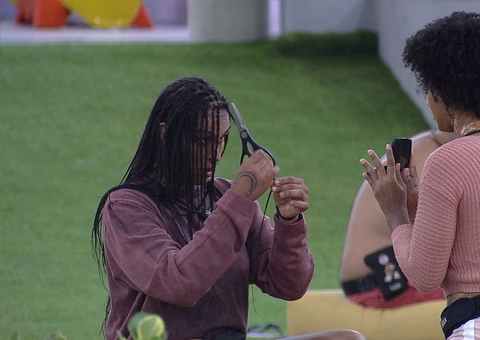 Linn da Quebrada tira tranças no BBB22