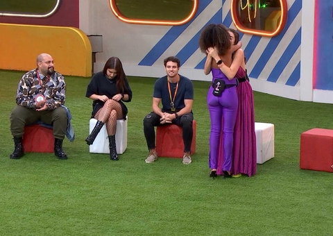 Brunna entrega colar de aliada a Eslovênia e choca web: 'nenhuma interação'