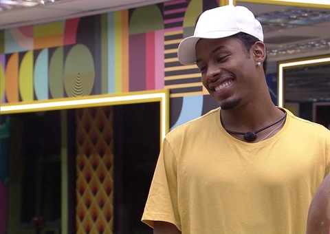 Lina brinca com PA: 'Saudades daquilo que a gente nem viveu'