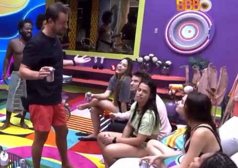 BBB22: Antes da festa, Gustavo e Eslovênia têm climão