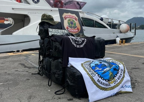 Mais de 250 Kg de cocaína são encontrados em casco de navio em porto 