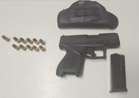 Homem é preso ao ser flagrado com pistola escondida em carro na AM-070