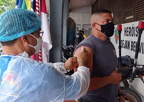 Município do Amazonas começa a vacinar profissionais de segurança