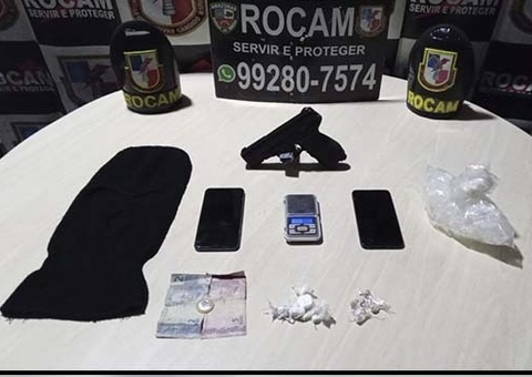 Dupla é presa com arma de brinquedo, drogas e balaclava em Manaus