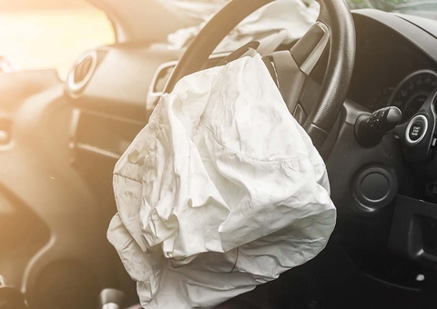 Fabricante de carros é responsabilizada por falha no acionamento de airbag 