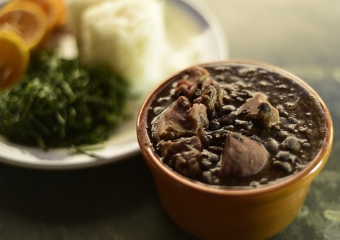 Abrigo Nacer realiza feijoada beneficente em Manaus