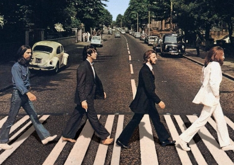 Mulher surta ao perceber um dos Beatles em sua foto