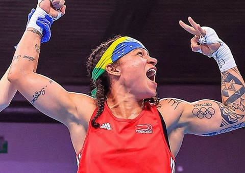 Beatriz Ferreira sobra na final e fatura bicampeonato mundial de boxe