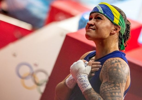 Bia Ferreira vence semi e vai disputar sua 3ª final mundial de boxe
