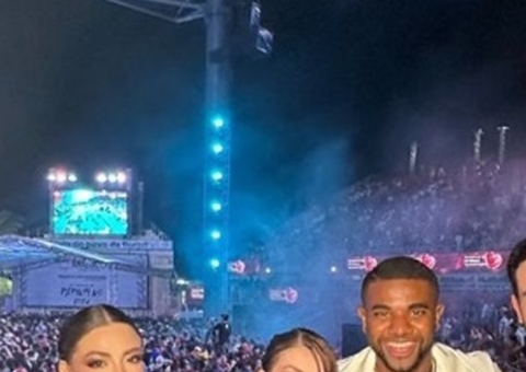 Ex-BBBs Davi, Matteus e Bia posam juntos no Bumbódromo na 1ª noite do Festival de Parintins