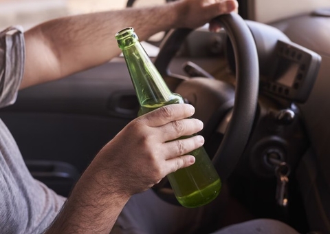 Motorista é preso ao ser flagrado dirigindo bêbado no Jorge Teixeira