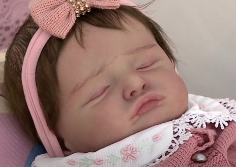 Homem agride bebê de 4 meses achando que era bebê 'reborn' em MG