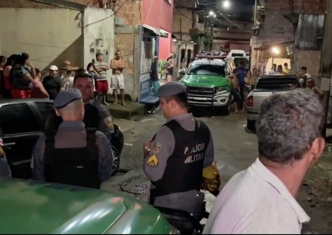 Criminosos invadem beco e matam dupla a tiros em Manaus