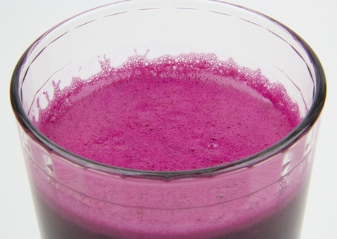 Conheça essa bebida nutritiva de beterraba e maçã 