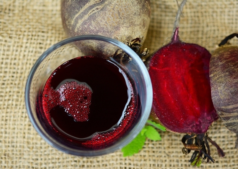 Esse suco detox com beterraba e gengibre é perfeito para emagrecer 