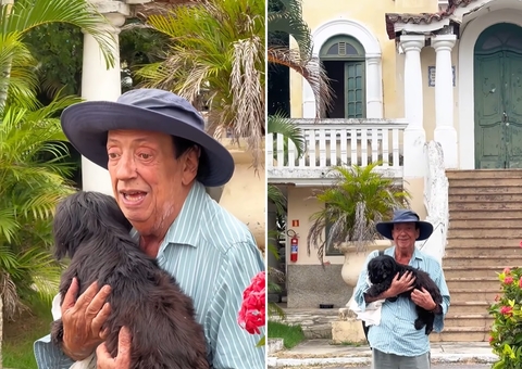 Marcos Oliveira, o Beiçola, chega em casa doada por Marieta Severo no Retiro dos Artistas