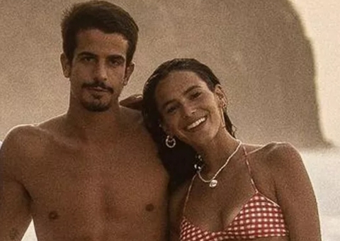 Bruna Marquezine posta foto de beijo em Enzo Celulari e revela apelido