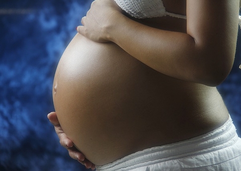 Mulher afirma ter engravidado após sentir 'rajada de vento'