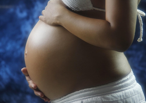 Senado aprova PL que exclui aval do marido e reduz idade mínima para laqueadura